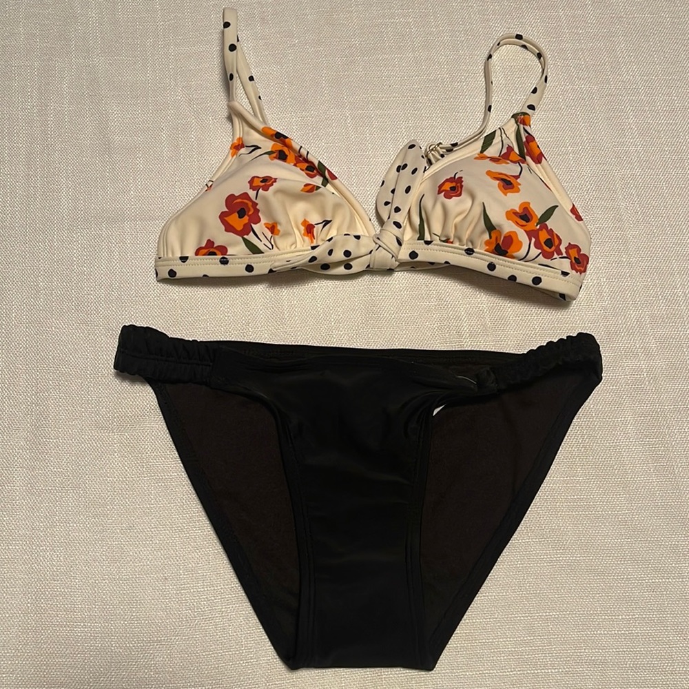 NEW. Two piece swimwear